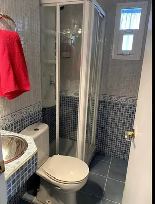 a bathroom with a toilet and a shower and a sink at Excelente piso en San Fernando in San Fernando