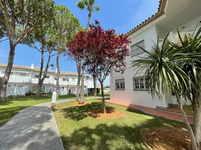 a view of the courtyard of a building with trees at Apartamento Columela in Chiclana de la Frontera