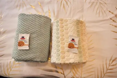 two towels sitting next to each other on a bed at Apartamento Obispo centro Jerez de la Frontera in Jerez de la Frontera