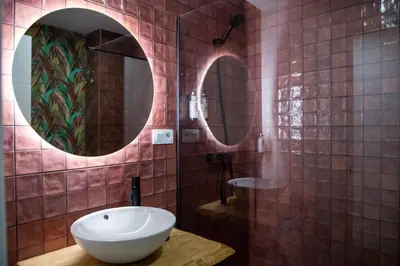 a bathroom with a sink and a mirror at Apartamentos Milord in El Puerto de Santa María