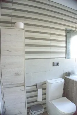 a bathroom with a toilet and a sink at Apartamento Vistas de Doñana in Sanlúcar de Barrameda