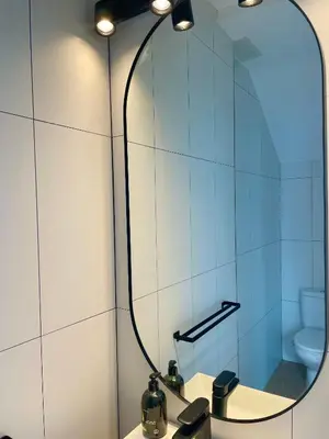 a bathroom with a mirror and a sink at Adosado en calle Nereida in Chiclana de la Frontera