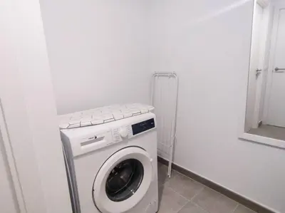 a washing machine in a white room with a mirror at Estudio Mar Azul Grupo AC Gestion in Cádiz