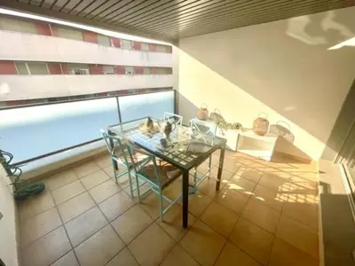 a room with a table and chairs and a window at GATU PREMIUM El Viñedo, centro, parking, aire acc, terraza, piscina comun