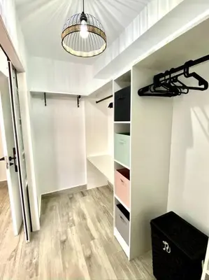 an empty room with a closet with a light at Apartamento en el centro San Fernando Cadiz. in San Fernando
