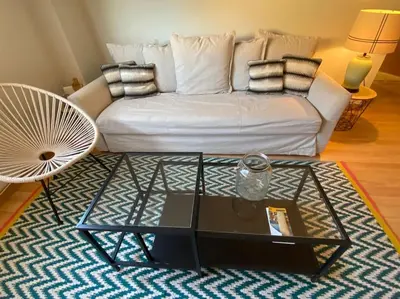a living room with a couch and a glass table at Apartamento primera linea de playa reformado en Las Redes in El Puerto de Santa María