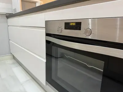 a microwave oven in a kitchen with white cabinets at Apartamento Pinares del atlantico in Chiclana de la Frontera