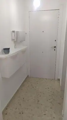 a white room with a white door and a paper towel dispenser at Casa Julia in Sanlúcar de Barrameda