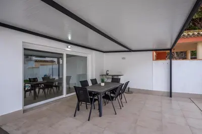 a dining room with a table and chairs at Villa Empul La Caracola in Chiclana de la Frontera
