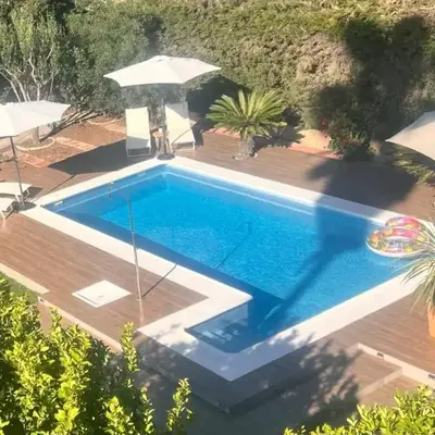 Arriba stijlvol appartement met zwembad en tuin