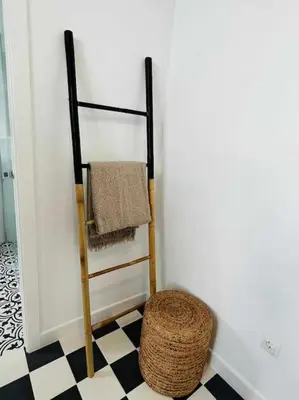 a room with a towel rack and a basket at Casa Las 4 Esquinas by Casas con Encanto in Medina Sidonia
