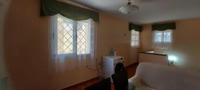 a living room with a couch and two windows at Casa Carmen in Sanlúcar de Barrameda