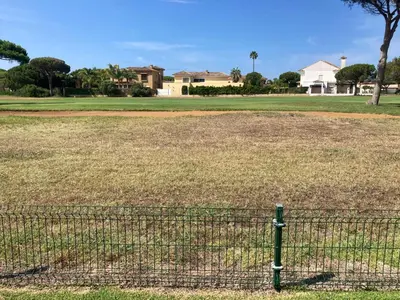a fence in the middle of a field at Casa Pio Pio in Novo Sancti Petri