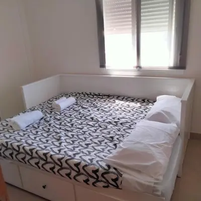 a bed with two pillows on it in a bedroom at Apartamento en Jerez 3 dormitorios y 2 baños in Jerez de la Frontera