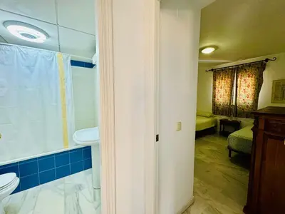 a bathroom with a toilet and a sink at Hoyo 27 con Piscina Grupo AC Gestión in Chiclana de la Frontera