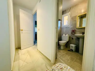 a bathroom with a toilet and a sink at Hoyo 27 con Piscina Grupo AC Gestión in Chiclana de la Frontera