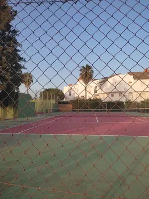 a tennis court with a net on it at APARTAMENTO SEGUNDA PLANTA in Chiclana de la Frontera