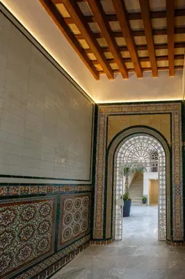 an archway in a room with a tile wall at Estudio Amor BRUJO by Cadiz4Rentals in Cádiz
