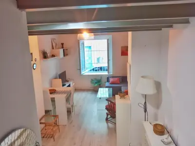 a living room with a couch and a table at Apartamento Buhardilla Cruz Vieja in Jerez de la Frontera