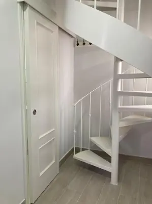 a white staircase in a room with a door at Apartamento Rota Progreso 5 in Rota