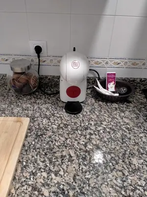 a coffee maker sitting on a counter in a kitchen at Apartamento las tres lunas in Sanlúcar de Barrameda