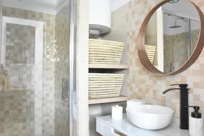 a bathroom with a sink and a mirror at CAPILLITA XXI APARTAMENTOS in Sanlúcar de Barrameda