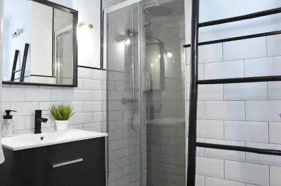 a bathroom with a sink and a shower at CAPILLITA XXI APARTAMENTOS in Sanlúcar de Barrameda