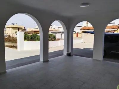 a room with arches and a car parked in it at Casa EDU in Sanlúcar de Barrameda