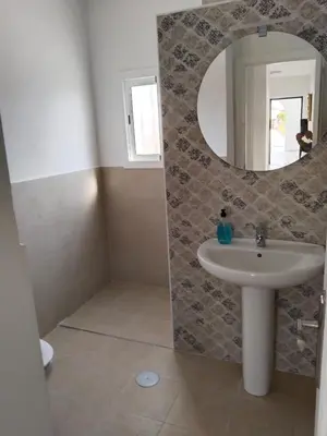 a bathroom with a sink and a mirror at Casa EDU in Sanlúcar de Barrameda