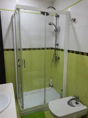 a bathroom with a shower and a sink at Piso en San Fernando (Cádiz) in San Fernando