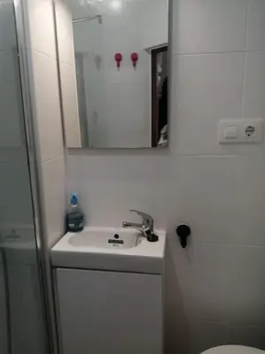 a white bathroom with a sink and a mirror at Apartamento/Flat San Fernando Cádiz in San Fernando