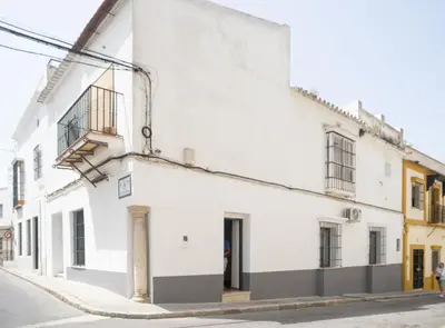 a white building on the side of a street at SibsSanlucar Duquesa Loft Coqueto Ideal Parejas in Sanlúcar de Barrameda