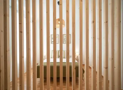 a wooden fence with a bed in a room at SibsSanlucar Duquesa Loft Coqueto Ideal Parejas in Sanlúcar de Barrameda