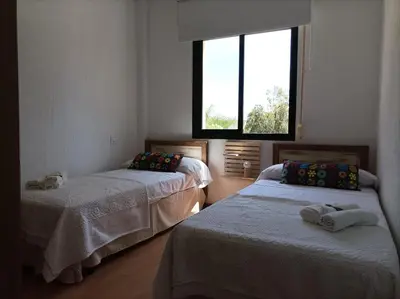 a room with two beds and a window at 2 dormitorios y muy fácil aparcamiento in Jerez de la Frontera