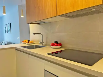 a kitchen with a sink and a bowl of fruit at Apartamento El Carmen - Ole Solutions in Jerez de la Frontera
