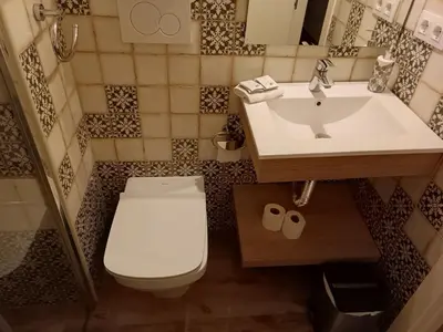 a small bathroom with a toilet and a sink at Apartamento interior en Rosario in Cádiz