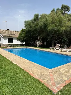 a swimming pool in the yard of a house at CASA CHOCOLATE in Malcocinado