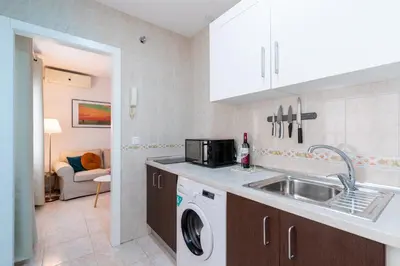 a kitchen with a sink and a washing machine at Casa Carmen - Super céntrico y cómodo in Jerez de la Frontera