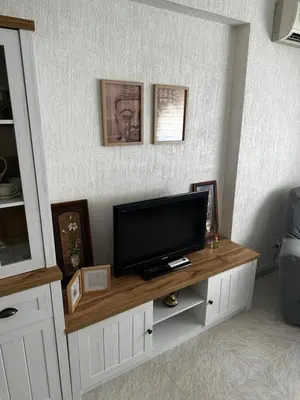 a living room with a flat screen tv on a counter at Apartamento Sotest in Jerez de la Frontera