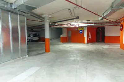an empty parking garage with a van parked in it at El Beduino by Gades Gestión in Cádiz