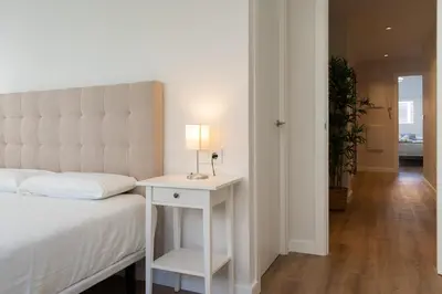 a bedroom with a bed and a table with a lamp at Apartoyou - Enamorados in El Puerto de Santa María