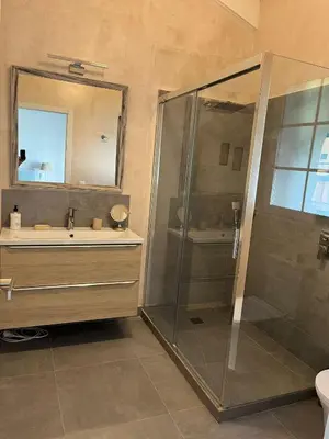 a bathroom with a shower and a sink at Villa en Urbanización Ciudad Ducal in El Puerto de Santa María