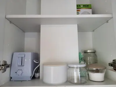 a kitchen shelf with a toaster and other kitchen items at Apartamento La Albariza in Jerez de la Frontera