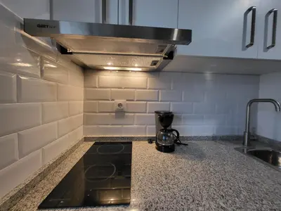 a kitchen with a stove and a hood over a counter at Apartamento La Albariza in Jerez de la Frontera
