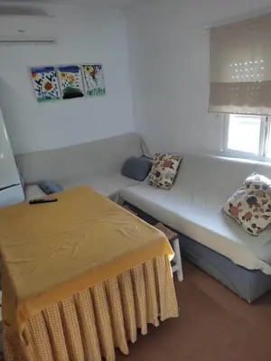 a living room with a couch and a table at PINZAPO in El Puerto de Santa María