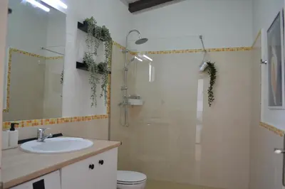 a bathroom with a sink and a shower and a toilet at Alojamiento entero Valdelagrana in El Puerto de Santa María