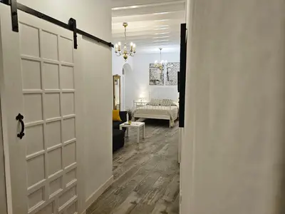 a hallway with a door leading to a bedroom at Apartamento Casa Pura in Medina Sidonia