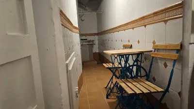 a hallway with a table and a bench in a kitchen at Apartamento Casa Pura in Medina Sidonia