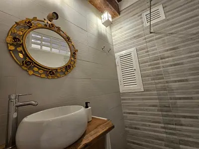 a bathroom with a sink and a mirror on the wall at Apartamento Casa Pura in Medina Sidonia
