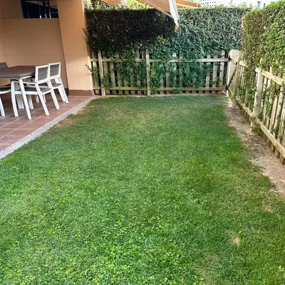 a yard with a fence and chairs and grass at Costa Ballena Mar Abierto in Costa Ballena